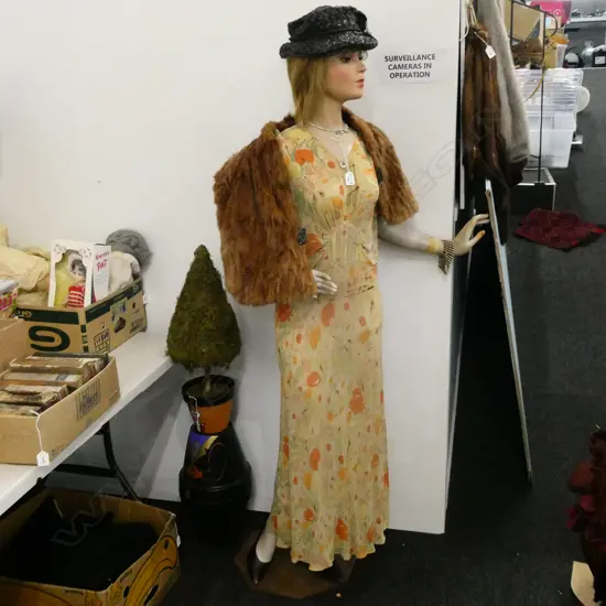 FEMALE MANNEQUIN IN PERIOD COSTUME H 1740 MM
