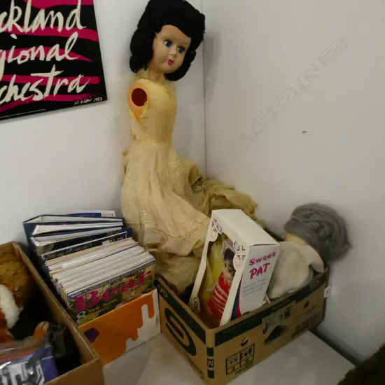 LOT ASST PLASTIC DOLLS + MAGAZINES 