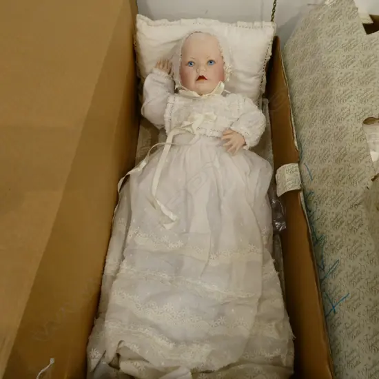 BOXED FRANKLIN HEIRLOOM DOLL L 580 MM