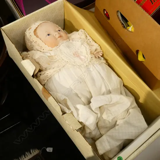 BOXED FRANKLIN HEIRLOOM DOLL L 440 MM