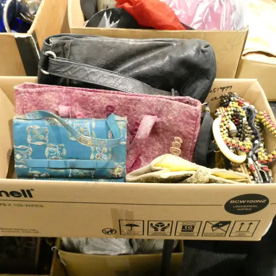 BOX LOT ASST. VINTAGE HANDBAGS ETC