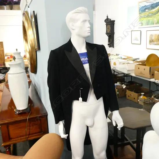 MALE MANNEQIN IN 2 PARTS H. 1900MM