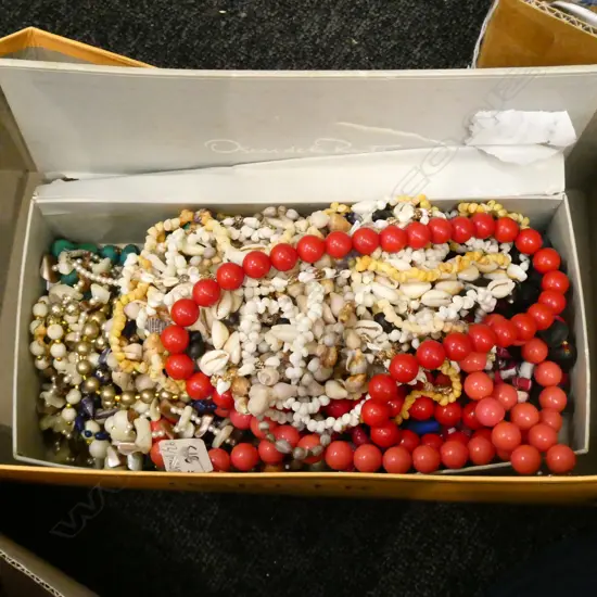 BOXLOT BEADS INCL PACIFIC SHELL LEIS