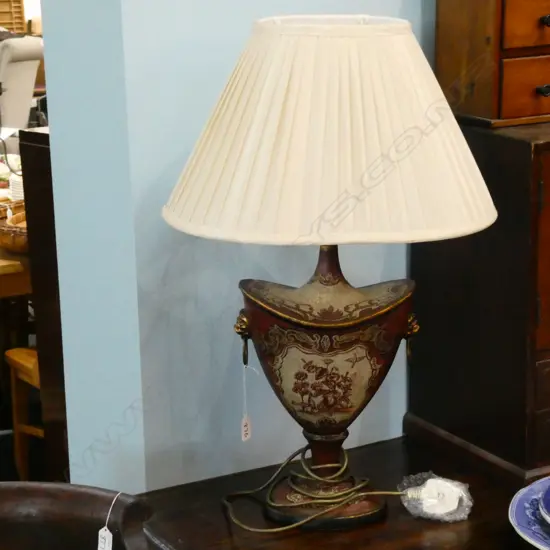 SIMULATED TOLE WARE TABLE LAMP w SHADE