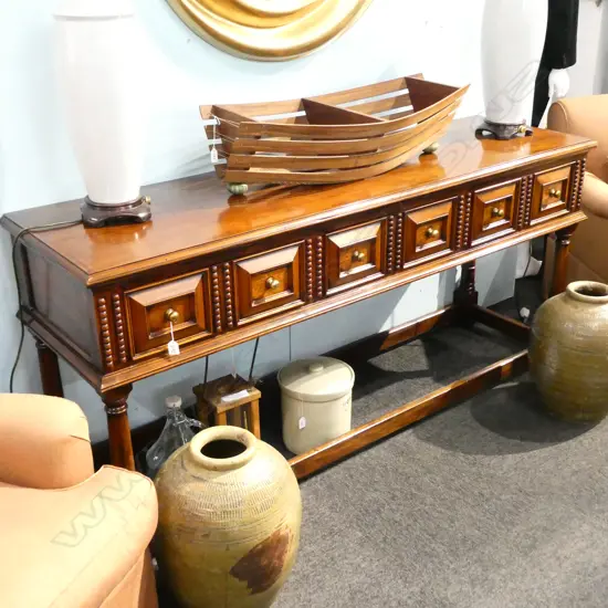 KAURI & BURR TOTARA SERVER L. 1820MM H. 840MM