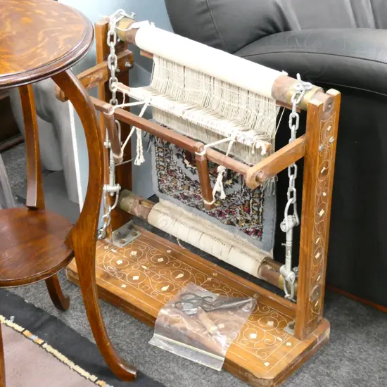 SMALL CARPET LOOM WITH TOOLS H600MM W550MM