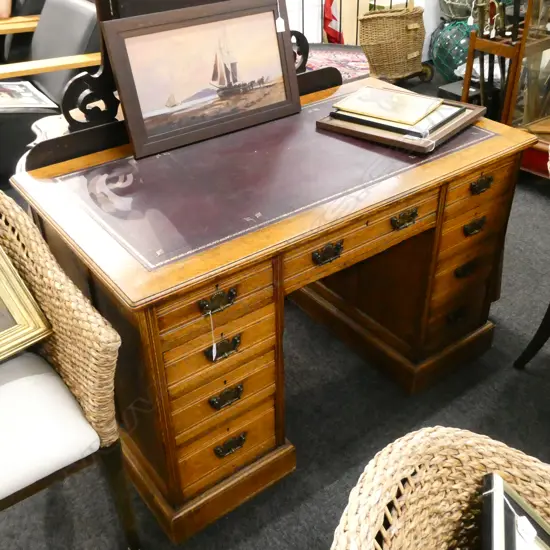 LATE VICTORIAN OAK LEATHER TOPPED PEDESTAL DESK W. 1220MM