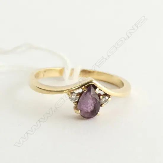 14ct Ring Amethyst and 2 diamonds. 2.2gm