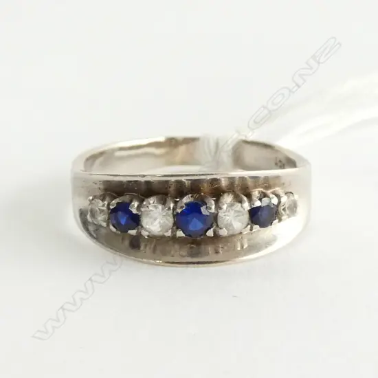9ct ring, white gold, Blue and White Stones