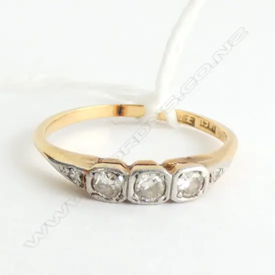 Art Deco 18ct gold and 3 diamond ring