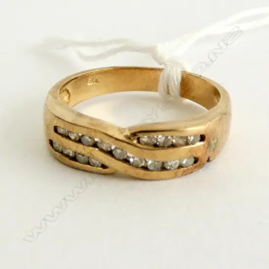 9ct ring, 3.4gm diamonds
