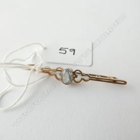 9ct & AQUAMARINE ? BAR BROOCH 2.5gms