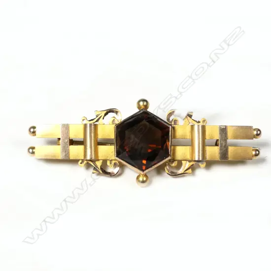 CHESTER 1913 9CT GOLD BROOCH SET W HEXAGONAL GEM