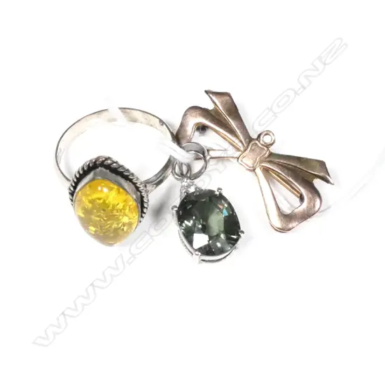 AMBER 925 RING, 9CT BOW, STG PENDANT