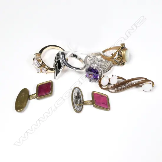 5 COSTUME RINGS, CUFFLINKS & BROOCH