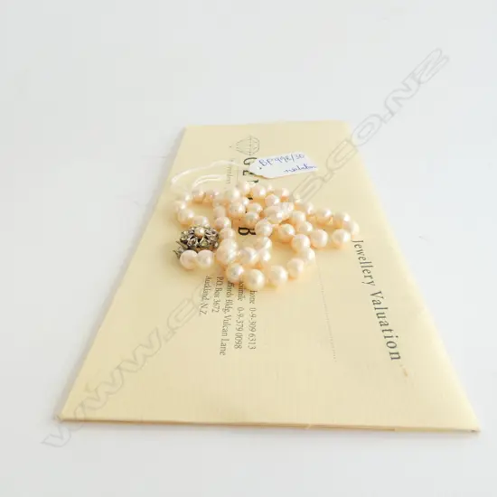 CULTURED PEARL NECKLACE WITH 1997 VALUATION