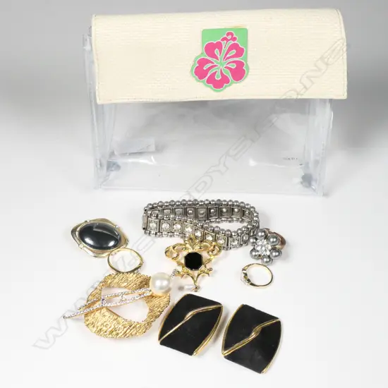 PURSE OF COSTUME JEWELLERY