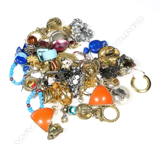 COLLECTION GOLD COSTUME EARRINGS