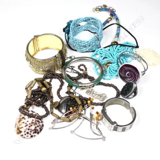 COLLECTION COSTUME JEWELLERY