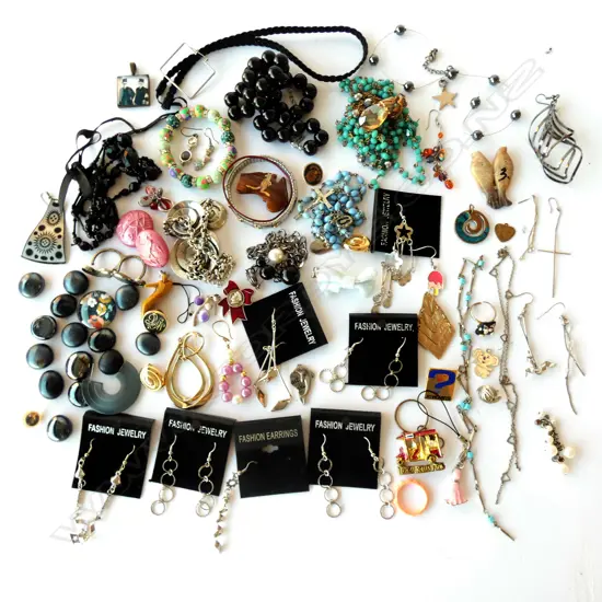 COLLECTION OF COSTUME JEWELLERY ETC