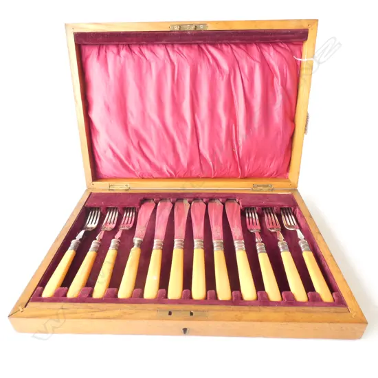 CASED SET OF FISH KNIVES AND FORKS L 350 MM