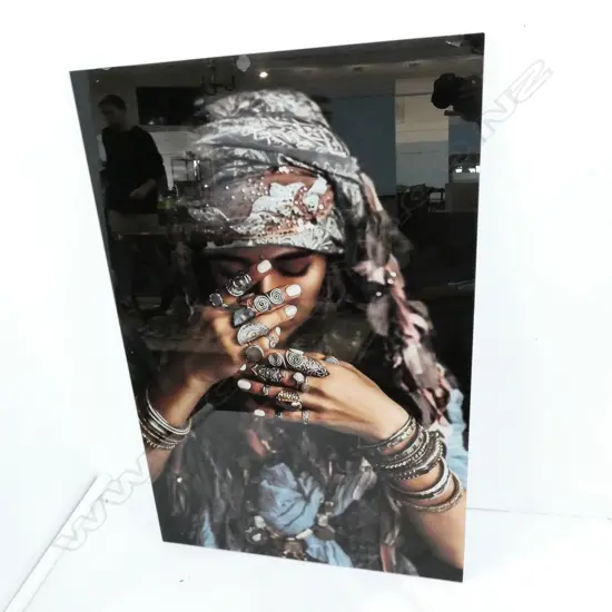 ART PRINT ON GLASS SOME DAMAGE 1200 X 790 MM