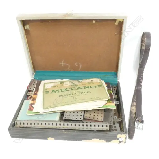 VINTAGE MECCANO SET WITH INSTRUCTION BOOK 'Nos. 1 to 3' 