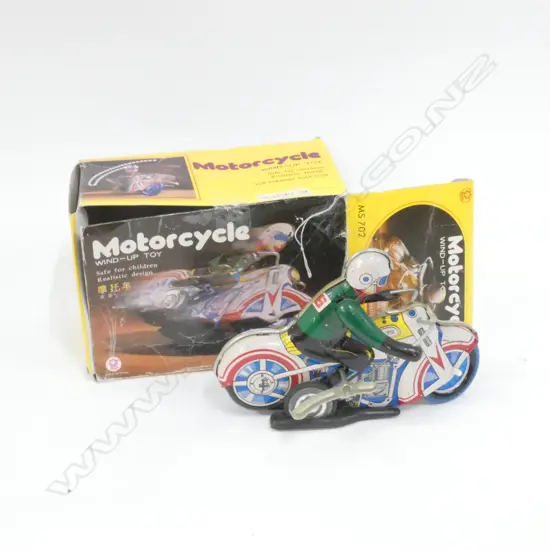BOXED TINPLATE WIND UP MOTORCYCLE (19069)