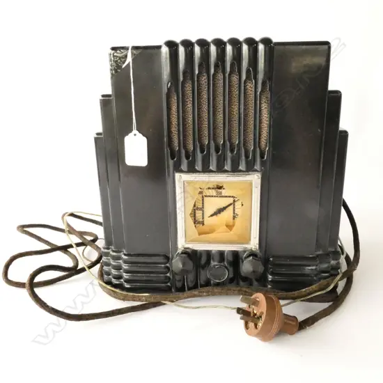 OLD BAKELITE CASED DECO CLOCK RADIO 