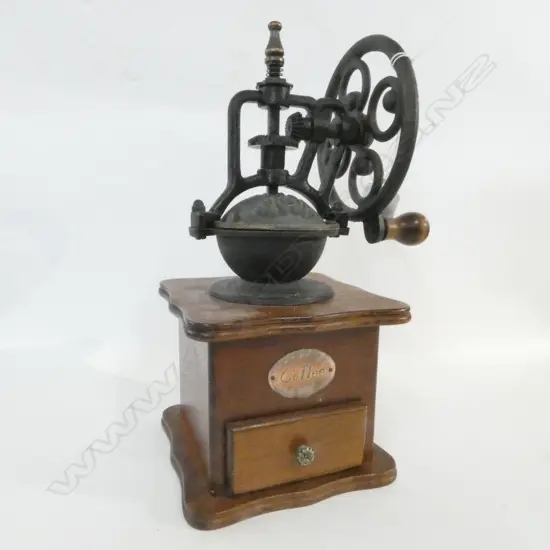 VINTAGE ANTIQUE STYLE COFFEE GRINDER