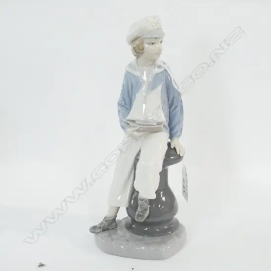 LLADRO FIGURE OF A YOUNG BOY WITH YACHT H 230 MM