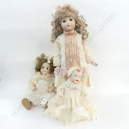 CONTEMPORARY SIMON AND HALBIG DOLL WITH 2 OTHERS H 470 MM 