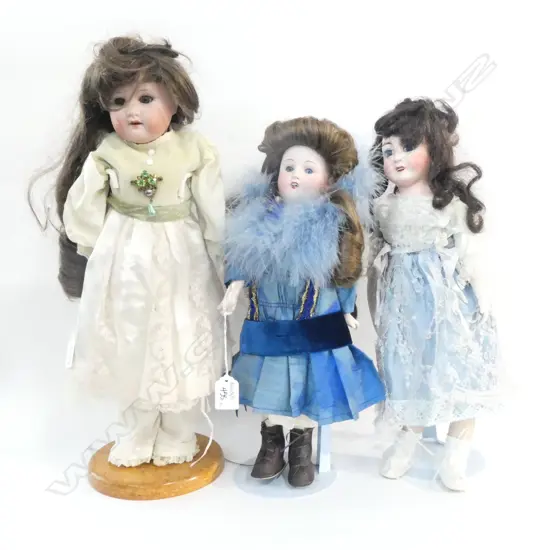 3 CONTEMPORARY CHINA FACED DOLLS H 460 MM