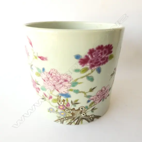 CHING STYLE CHINESE FAMILLE ROSE BRUSH POT H. 160MM