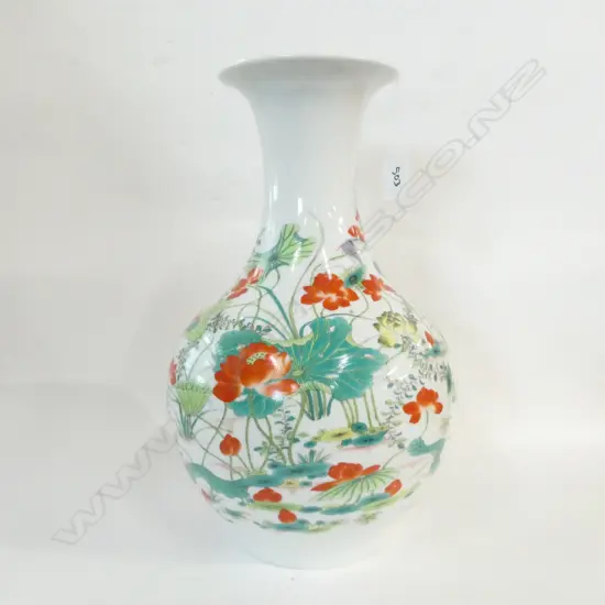 &#x9;CHINESE PORCELAIN BALUSTER VASE WATER LILIES. H.355mm