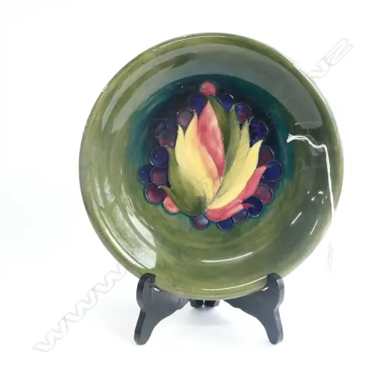 MOORCROFT LEAF AND BERRIES PLATE D 220 MM