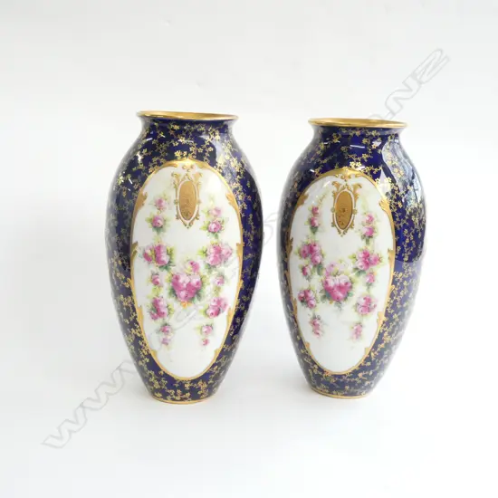 PR R/DOULTON PORCELAIN OVIOD VASES SIGNED E. WOOD H. 200MM 