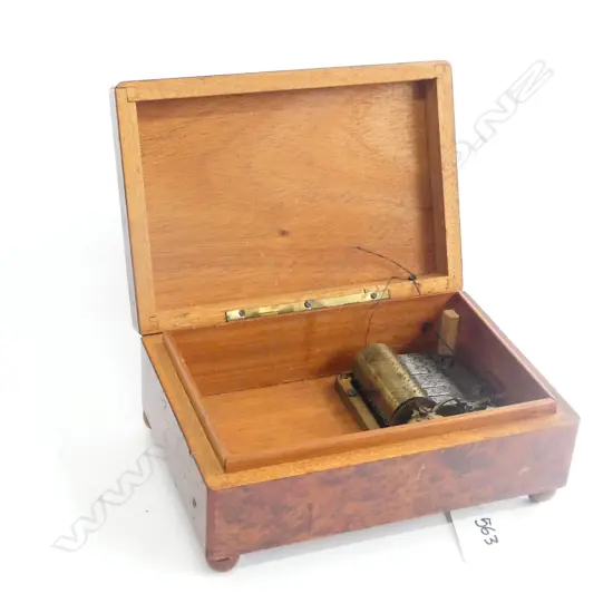 BURR WALNUT MUSICAL BOX L 150 MM
