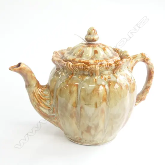 Temuka frilled lip trickle-glaze teapot