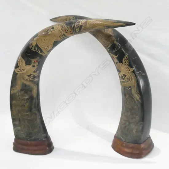 PR CARVED BUFFALO HORNS H. 400MM