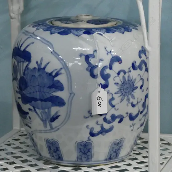 B/W CHINESE VASE DRILLED FOR LAMP H. 200MM