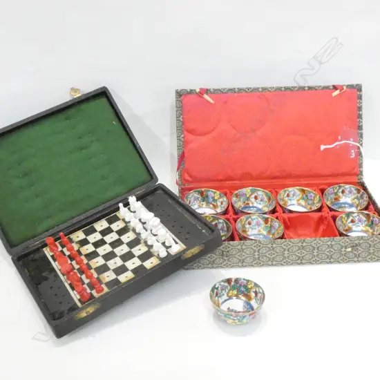BOXED CHINESE TEA BOWLS + VINTAGE CHESS SET L210 MM