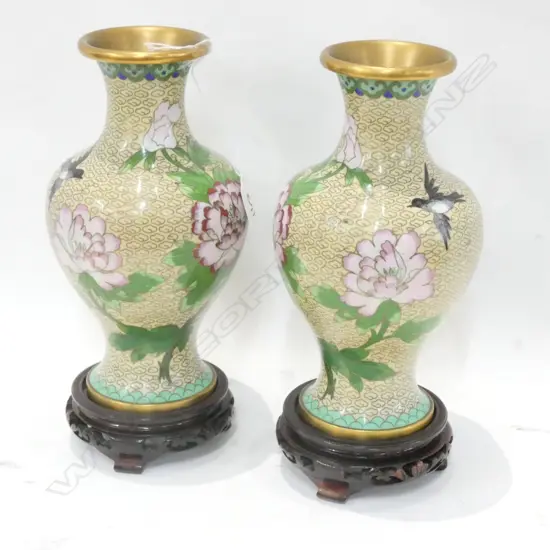 PR OF CLOISONNE VASES ON STANDS H 210 MM