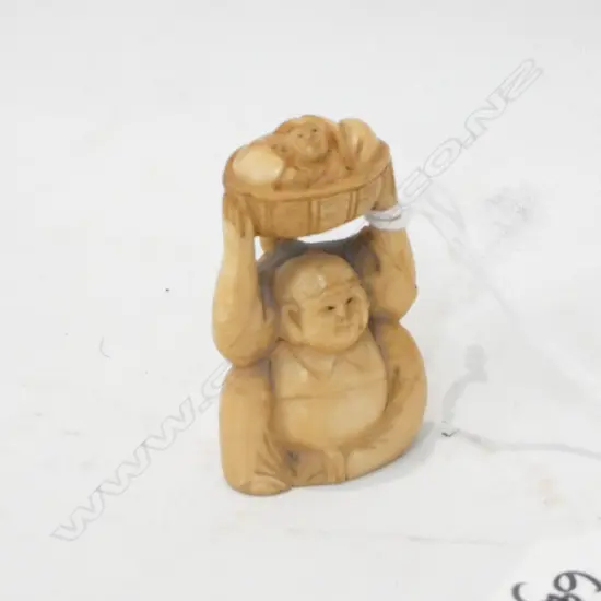 JAPANESE IVORY NETSUKE FIGURE HOLDING BABY OVERHEAD