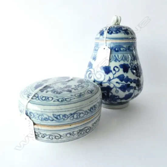 2 B/W LIDDED CHINESE JARS H. 180MM