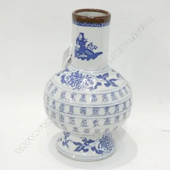 CHINESE B/W VASE H. 200MM 6 CHARACTER MARK TO BASE