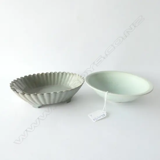 2 CHINESE CELADON DISHES L. 175MM
