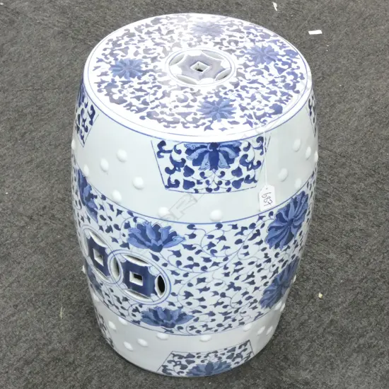 B/W CHINESE BARREL GARDEN SEAT H. 480MM