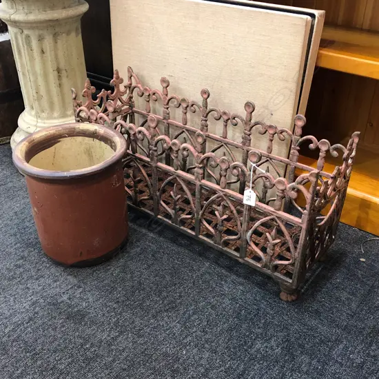 CAST IRON FLOWER BASKET L. 625MM & POT