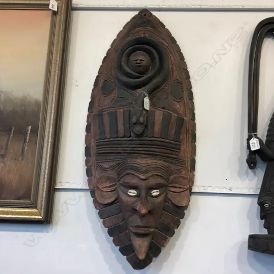 PNG WOODEN CARVED TRIBAL SHIELD 80CM LONG